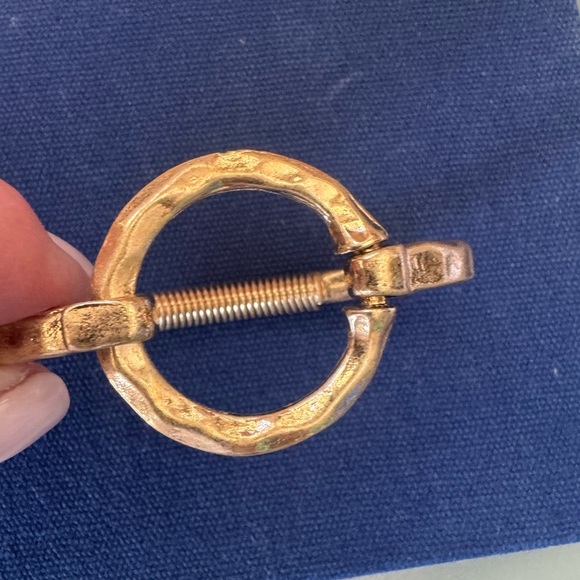 Elegant Gold-Toned Bracelet- easy on/easy off! Add some fun and flare to any day - Picture 3 of 7